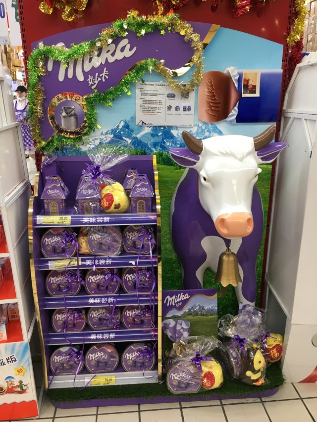 Die Lila Kuh in einem chinesischen Carrefour. @ at