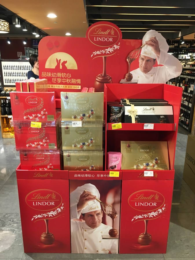 Schweizer Maître Chocolatier und chinesischer Mondhase. © at